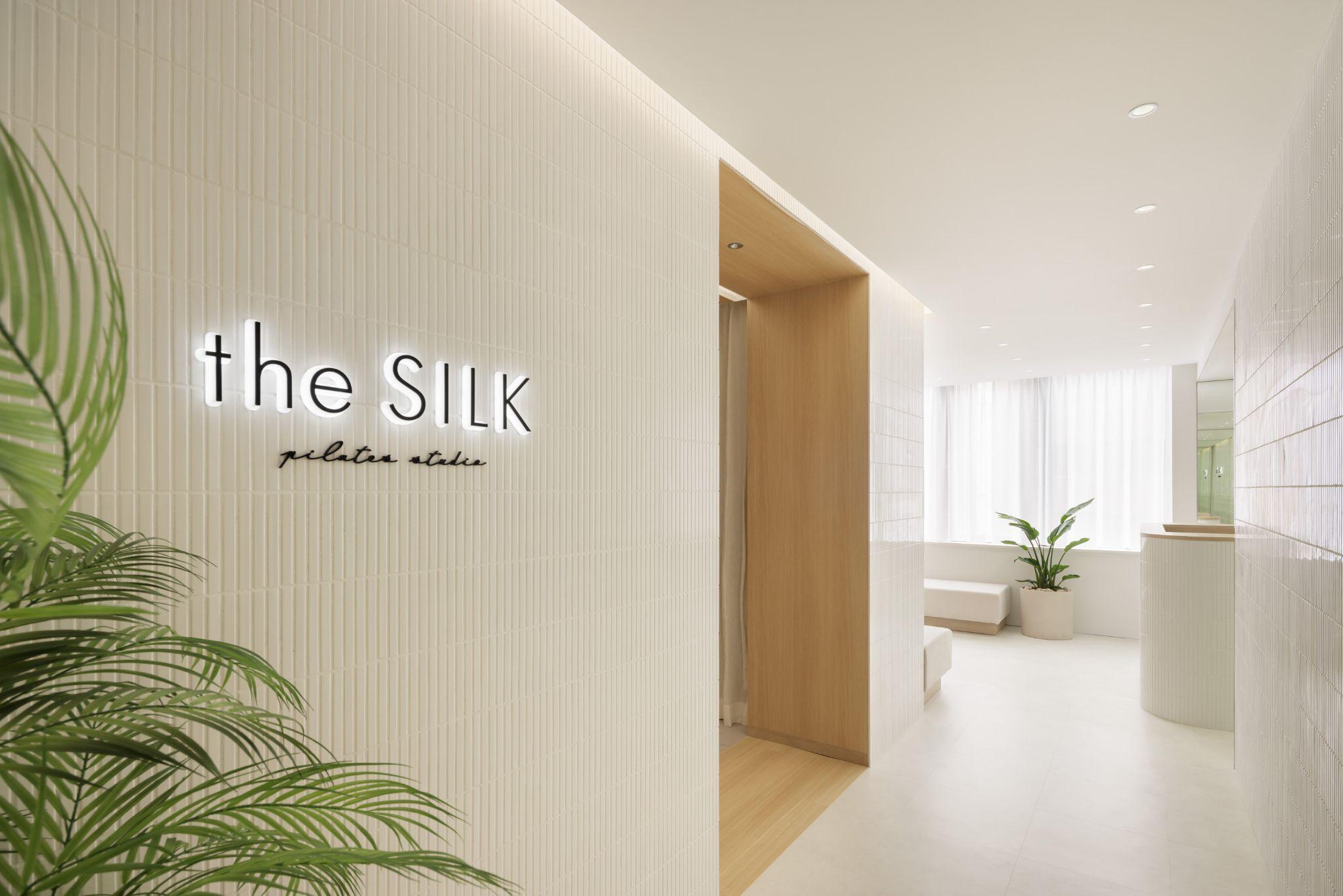 the SILKの洗練された受付空間